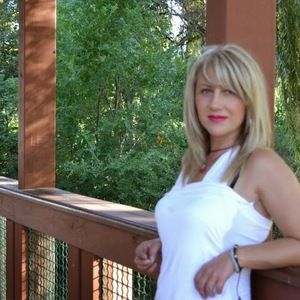 Meet your Posher, Anelia